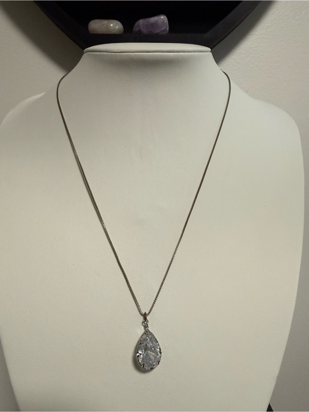 Elegant Teardrop Pendant Necklace in Silver with Clear Stone